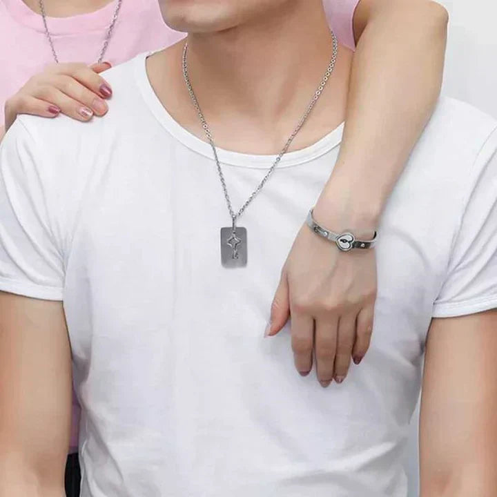 Set de Collar y Pulsera con Cerradura, visor y Llave – Un Símbolo de Amor Único