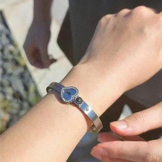 Set de Collar y Pulsera con Cerradura, visor y Llave – Un Símbolo de Amor Único